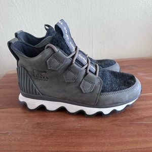 Sorel kinetic caribou grey lace up boots 6